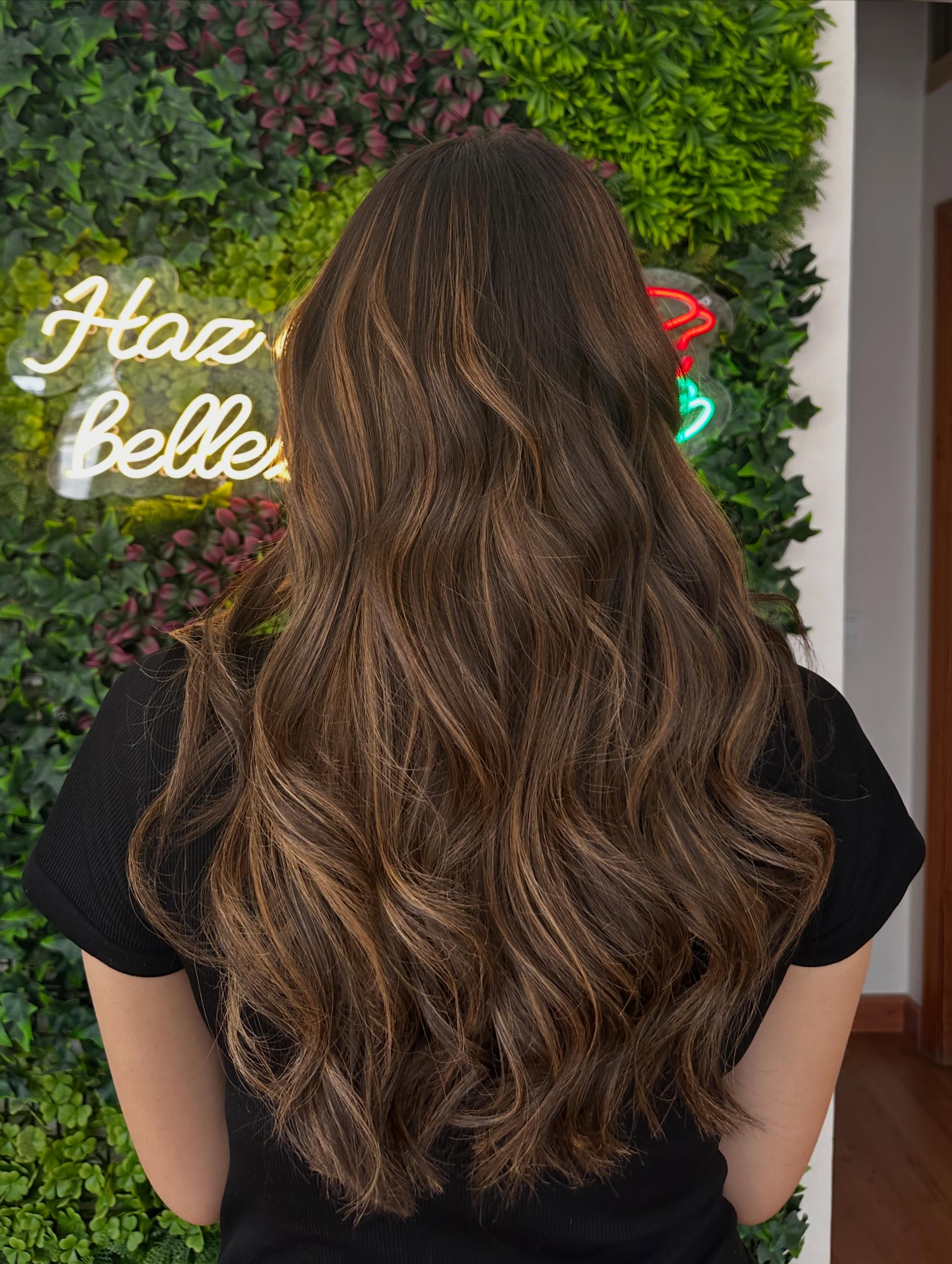 🤎 Mechas caramelo que aportan luz, dimensión y un acabado súper natural ✨